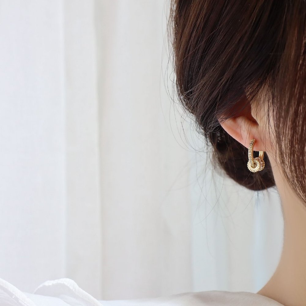 NEW 14K Gold Plated Diamond Huggie Hoop Earrings - Picture 9 of 9